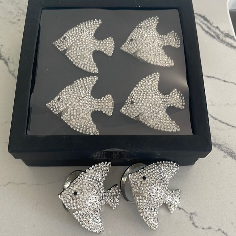 Nicole Miller Home Napkin rings. Set of 6